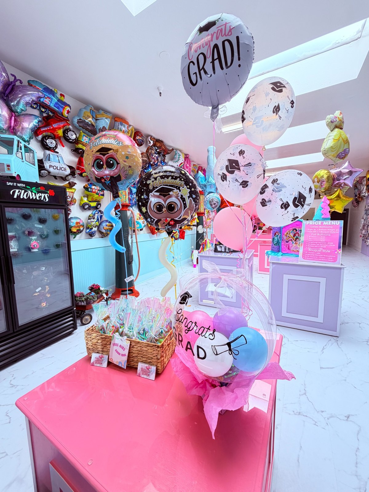 Graduation balloon bouquet display